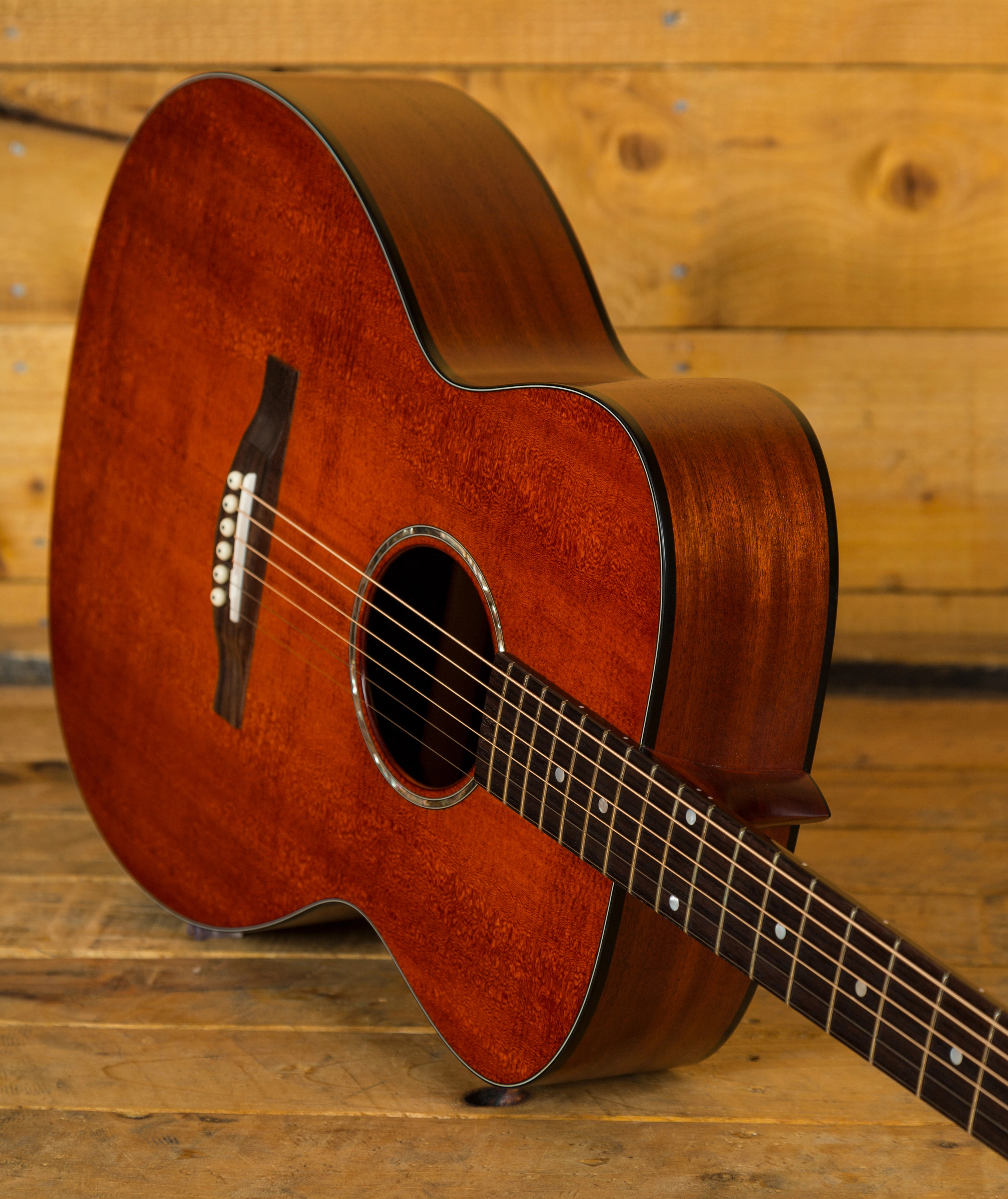 Eastman PCH1OM Classic Peach Guitars