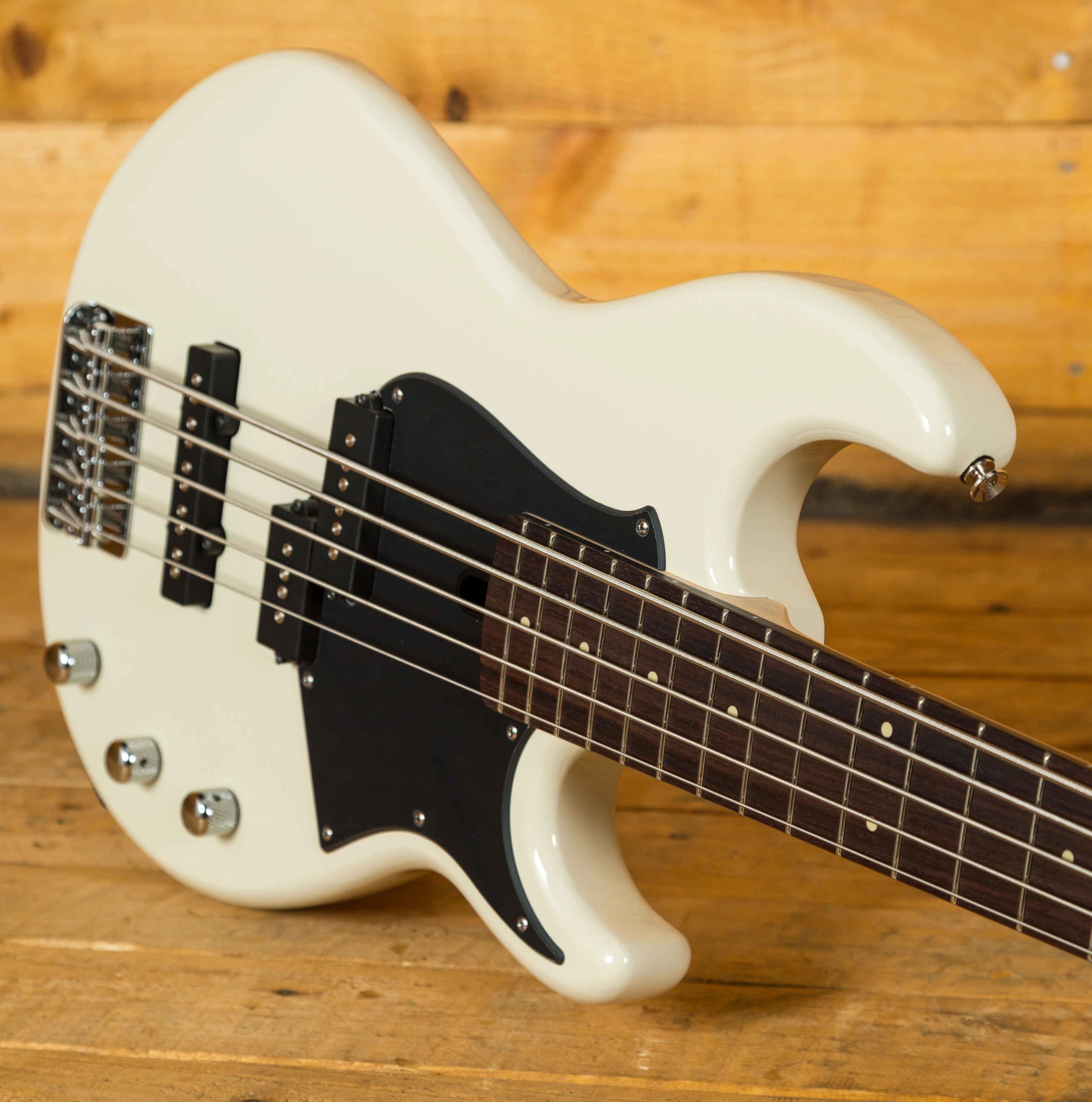 Yamaha BB 235 5String Bass Vintage White Peach Guitars