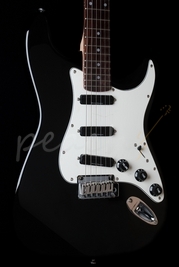 Squier Deluxe Hot Rails Strat Black